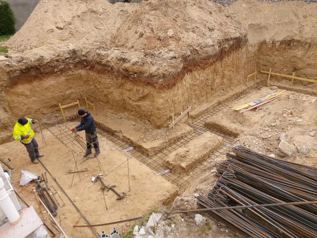 Fouilles pour fondations : préparation des semelles en fond de fouille
